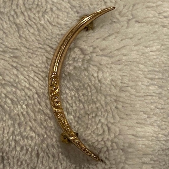 Victorian Gold Crescent Moon Brooch Pin. No markings - Picture 6 of 7
